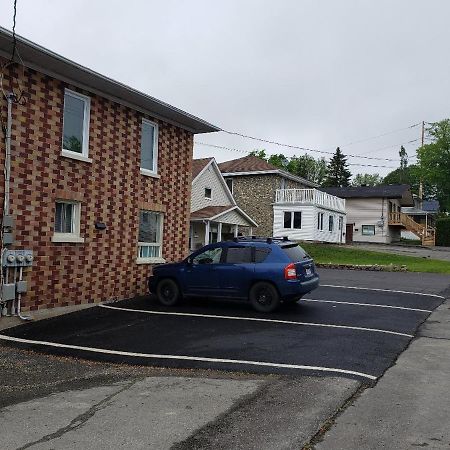 Downtown Apartment Next To Highway Netflix+Wifi Edmundston Kültér fotó