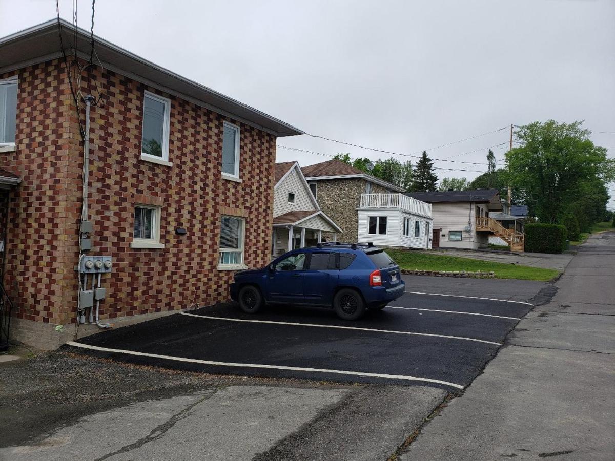 Downtown Apartment Next To Highway Netflix+Wifi Edmundston Kültér fotó