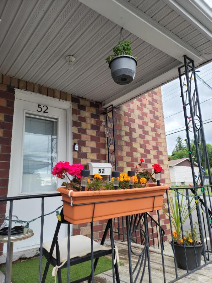 Downtown Apartment Next To Highway Netflix+Wifi Edmundston Kültér fotó