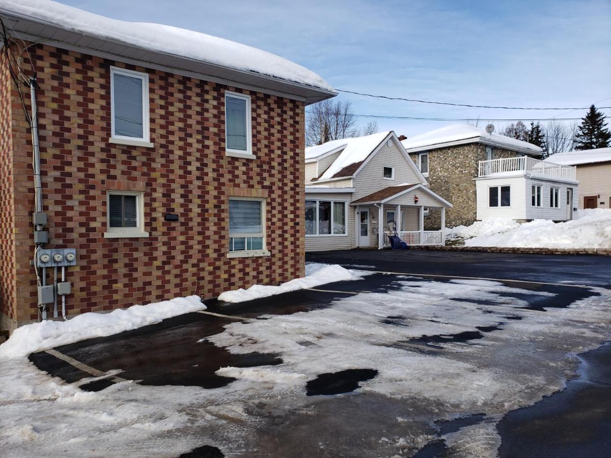 Downtown Apartment Next To Highway Netflix+Wifi Edmundston Kültér fotó
